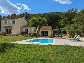 Villa calme avec piscine à Greoux